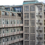Het uitzicht vanaf een galerij op de 6e etage aan een binnenplein in het Groot Handelsgebouw in Rotterdam<br/>Copyright © JTravel.nl Het uitzicht vanaf een galerij op de 6e etage aan een binnenplein in het Groot Handelsgebouw in Rotterdam / Copyright © JTravel.nl