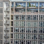 Het uitzicht vanaf een galerij op de 6e etage aan een binnenplein in het Groot Handelsgebouw in Rotterdam<br/>Copyright © JTravel.nl Het uitzicht vanaf een galerij op de 6e etage aan een binnenplein in het Groot Handelsgebouw in Rotterdam / Copyright © JTravel.nl