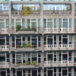 Het uitzicht vanaf een galerij op de 6e etage aan een binnenplein in het Groot Handelsgebouw in Rotterdam<br/>Copyright © JTravel.nl Het uitzicht vanaf een galerij op de 6e etage aan een binnenplein in het Groot Handelsgebouw in Rotterdam / Copyright © JTravel.nl