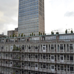 Het uitzicht vanaf een galerij op de 6e etage aan een binnenplein in het Groot Handelsgebouw in Rotterdam<br/>Copyright © JTravel.nl Het uitzicht vanaf een galerij op de 6e etage aan een binnenplein in het Groot Handelsgebouw in Rotterdam / Copyright © JTravel.nl