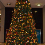 De kerstboom in de centrale hal van het Groot Handelsgebouw in Rotterdam<br/>Copyright © JTravel.nl De kerstboom in de centrale hal van het Groot Handelsgebouw in Rotterdam / Copyright © JTravel.nl