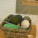 Breiwol en breipennen tijdens de tentoonstelling Front 14/18 in het Waterliniemuseum in Bunnik<br/>Copyright © JTravel.nl Breiwol en breipennen tijdens de tentoonstelling Front 14/18 in het Waterliniemuseum in Bunnik / Copyright © JTravel.nl