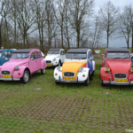 Lelijke eendjes op de parkeerplaats bij het Waterliniemuseum in Bunnik<br/>Copyright © JTravel.nl Lelijke eendjes op de parkeerplaats bij het Waterliniemuseum in Bunnik / Copyright © JTravel.nl