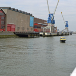 De watertaxi komt er aan in RDM Rotterdam<br/>Copyright © JTravel.nl De watertaxi komt er aan in RDM Rotterdam / Copyright © JTravel.nl