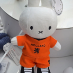 Nijntje in de winkel in de Keukenhof<br/>Copyright © JTravel.nl Nijntje in de winkel in de Keukenhof / Copyright © JTravel.nl