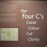 Uitleg over de vier C's in het Diamant Museum in Amsterdam<br/>Copyright ยฉ JTravel.nl Uitleg over de vier C's in het Diamant Museum in Amsterdam / Copyright ยฉ JTravel.nl