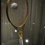 Het met 1420 diamanten ingelegde tennisracket van Richard Krajicek uit 1992 in het Diamant Museum in Amsterdam<br/>Copyright ยฉ JTravel.nl Het met 1420 diamanten ingelegde tennisracket van Richard Krajicek uit 1992 in het Diamant Museum in Amsterdam / Copyright ยฉ JTravel.nl