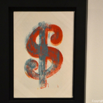 'Dollar' van Andy Warhol in het Moco Museum in Amsterdam<br/>Copyright ยฉ JTravel.nl 'Dollar' van Andy Warhol in het Moco Museum in Amsterdam / Copyright ยฉ JTravel.nl