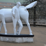 Peerd van Ome Loeks voor het Station van Groningen<br/>Copyright © JTravel.nl Peerd van Ome Loeks voor het Station van Groningen / Copyright © JTravel.nl