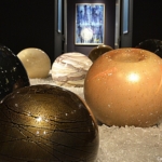 Het werk Nijima Float van glaskunstenaar Dale Chihuly in het Groninger Museum in Groningen<br/>Copyright © JTravel.nl Het werk Nijima Float van glaskunstenaar Dale Chihuly het Groninger Museum in Groningen / Copyright © JTravel.nl