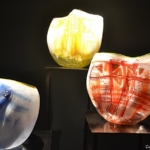 Het werk Cylinders van glaskunstenaar Dale Chihuly in het Groninger Museum in Groningen<br/>Copyright © JTravel.nl Het werk Cylinders van glaskunstenaar Dale Chihuly het Groninger Museum in Groningen / Copyright © JTravel.nl