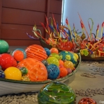 Het werk Fiori Boat & Float Boat van glaskunstenaar Dale Chihuly in het Groninger Museum in Groningen<br/>Copyright © JTravel.nl Het werk Fiori Boat & Float Boat van glaskunstenaar Dale Chihuly het Groninger Museum in Groningen / Copyright © JTravel.nl