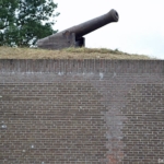 De stadsmuur van Woudrichem tijdens deel 3 van de Instameet Waterliniepad<br/>Copyright ยฉ JTravel.nl De stadsmuur van Woudrichem tijdens deel 3 van de Instameet Waterliniepad / Copyright ยฉ JTravel.nl