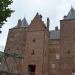 De entree tot Slot Loevestein tijdens deel 3 van de Instameet Waterliniepad<br/>Copyright ยฉ JTravel.nl De entree tot Slot Loevestein tijdens deel 3 van de Instameet Waterliniepad / Copyright ยฉ JTravel.nl