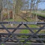 Het toegangshek tot Landgoed Keukenhof in Lisse<br/>Copyright ยฉ JTravel.nl Het toegangshek tot Landgoed Keukenhof in Lisse / Copyright ยฉ JTravel.nl