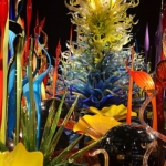 Het werk Mille Fiori van glaskunstenaar Dale Chihuly in het Groninger Museum in Groningen<br/>Copyright © JTravel.nl