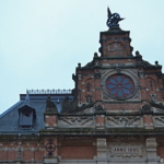 De buitenkant van het stationsgebouw van Groningen<br/>Copyright © JTravel.nl De buitenkant van het stationsgebouw van GroningenCopyright © JTravel.nl