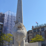 Het Nationaal Monument op de Dam in Amsterdam<br/>Copyright © JTravel.nl Het Nationaal Monument op de Dam in Amsterdam<br/>Copyright © JTravel.nl