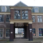 Toegangspoort tot het Marineterrein tijdens mijn wandeling in de haven van Amsterdam <br/>Copyright © JTravel.nl Toegangspoort tot het Marineterrein tijdens mijn wandeling in de haven van Amsterdam <br/>Copyright © JTravel.nl