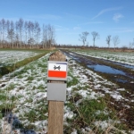 Pad met het markeringsteken van het Westerborkpad tijdens de 21e etappe van het Westerborkpad / Copyright JTravel.nl Pad met het markeringsteken van het Westerborkpad tijdens de 21e etappe van het Westerborkpad / Copyright JTravel.nl