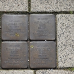 Stolpersteine voor Benjamin, Roosje, Clara en Betty Levi aan de Woldstraat 48 in Meppel tijdens de 23e etappe van het Westerborkpad / Copyright JTravel.nl Stolpersteine voor Benjamin, Roosje, Clara en Betty Levi aan de Woldstraat 48 in Meppel tijdens de 23e etappe van het Westerborkpad / Copyright JTravel.nl