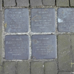 Stolpersteine voor Curt Lazarus, Margarete, Irmgard en Simon Lazarus en Salomon de Taube in Hoogeveen tijdens de 24e etappe van het Westerborkpad / Copyright JTravel.nl Stolpersteine voor Curt Lazarus, Margarete, Irmgard en Simon Lazarus en Salomon de Taube in Hoogeveen tijdens de 24e etappe van het Westerborkpad / Copyright JTravel.nl