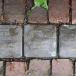Stolpersteine voor Philip, Sara en Vera Frank aan de Zuideinde 63 in Meppel tijdens de 23e etappe van het Westerborkpad / Copyright JTravel.nl Stolpersteine voor Philip, Sara en Vera Frank aan de Zuideinde 63 in Meppel tijdens de 23e etappe van het Westerborkpad / Copyright JTravel.nl