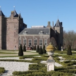 Kasteel Assumburg in Heemskerk tijdens mijn wandeling rond de buitenplaatsen van Heemskerk Kasteel Assumburg in Heemskerk tijdens mijn wandeling rond de buitenplaatsen van Heemskerk