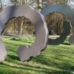 Kunstwerk in Heemskerk tijdens mijn wandeling rond de buitenplaatsen van Heemskerk Kunstwerk in Heemskerk tijdens mijn wandeling rond de buitenplaatsen van Heemskerk