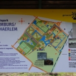 Uitleg over Assumburg in Heemskerk tijdens mijn wandeling rond de buitenplaatsen van Heemskerk Uitleg over Assumburg in Heemskerk tijdens mijn wandeling rond de buitenplaatsen van Heemskerk