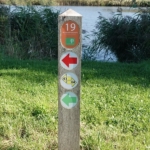 Routepaaltje 19 tijdens mijn wandeling tussen Zwaanshoek en Hoofddorp / Copyright JTravel.nl Routepaaltje 19 tijdens mijn wandeling tussen Zwaanshoek en Hoofddorp / Copyright JTravel.nl