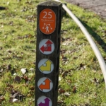 Routepaaltje 25 tijdens mijn wandeling rond de buitenplaatsen van Heemskerk Routepaaltje 25 tijdens mijn wandeling rond de buitenplaatsen van Heemskerk