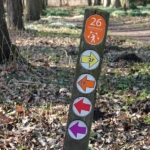 Routepaaltje 26 tijdens mijn wandeling rond de buitenplaatsen van Heemskerk Routepaaltje 26 tijdens mijn wandeling rond de buitenplaatsen van Heemskerk