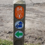 Routepaaltje 84 tijdens mijn wandeling rond de buitenplaatsen van Heemskerk Routepaaltje 84 tijdens mijn wandeling rond de buitenplaatsen van Heemskerk
